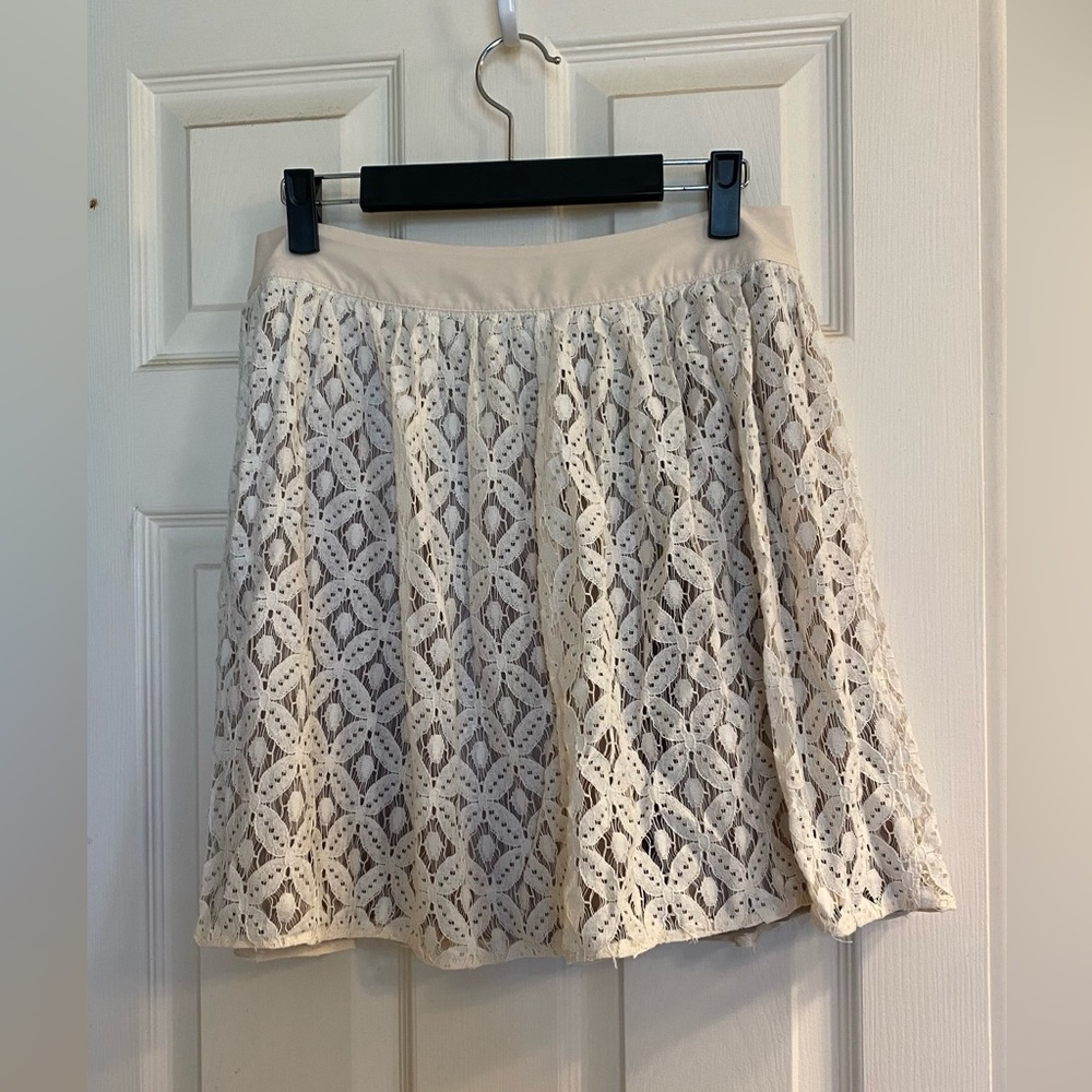Garnet Hill Women’s size 6 cream colored lace skirt